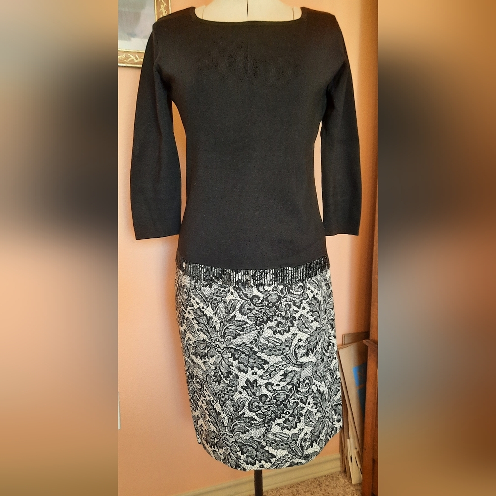 Black and Cream Lace Patterned Pencil Skirt.
